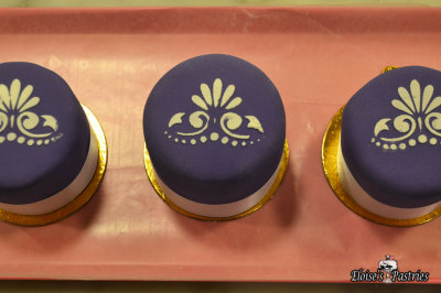 personal layer cakes, mini layer cakes, layer cake favors