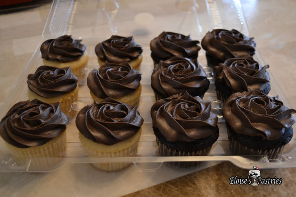 chocolate and vanilla cupcakes