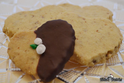 shortbread, edible favors, monogram cookies